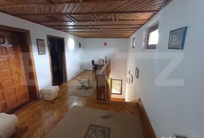 Casă cu 6 camere cu Teren 2420 Mp în Debarcader - 2