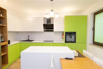 Apartament cu 3 camere decomandat în Tractorul - 16