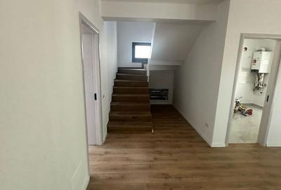 Casă cu 5 camere cu Teren 333 Mp în Central - 16
