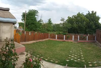 Casa, teren ?i anexe. In Boto?ani, Un?eni, Burle?ti Casa, teren ?i anexe. In Boto?ani, Un?eni, Burle?ti - 2