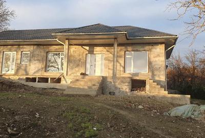 Casă cu 4 camere cu Teren 1300 Mp în Blăjani - 1