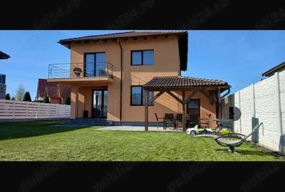 Casă cu 4 camere cu Teren 700 Mp în Sânpetru - 1