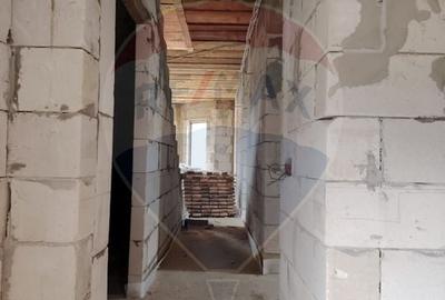 Casă individuală cu 8 camere cu Piscina în Poiana Stampei - 8