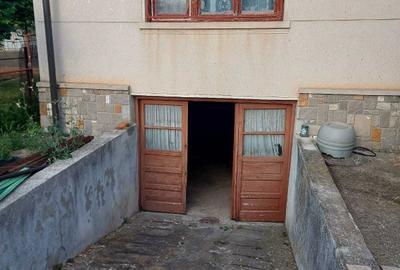 Casă cu 4 camere în Băicoi - 1