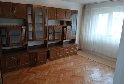 Apartament cu 3 camere decomandat în Petros - 3