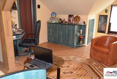 Casă cu 8 camere cu Teren 252 Mp în Central - 1