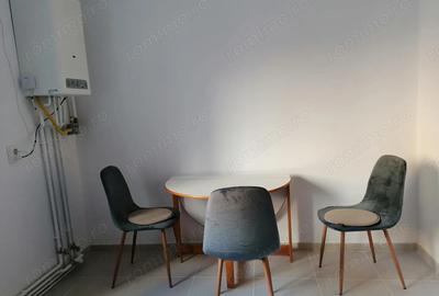 Apartament cu 2 camere nedecomandat în P-ța Unirii