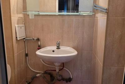 Apartament decomandat 3 camere, 65 m2, etaj 4, Zona Ultracentrala, oras statiune Tg Ocna - 2