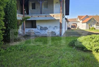Casă cu 7 camere cu Teren 2828 Mp în Central