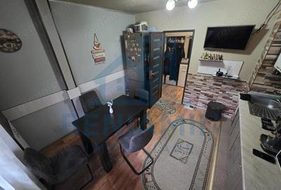 Apartament cu 3 camere decomandat în Craiovița Nouă - 3