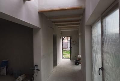 Casă cu 4 camere cu Teren 372 Mp în Central - 3