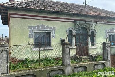 Casă cu 4 camere cu Teren 1700 Mp în Găneasa