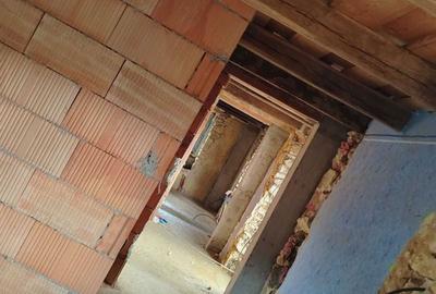 Casă cu 4 camere cu Teren 1077 Mp în Podeni - 4