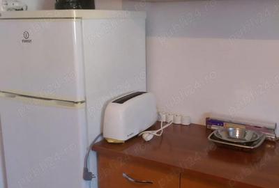 Apartament cu 2 camere nedecomandat, mobilat în Tractorul - 2