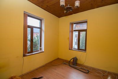 Casă cu 6 camere cu Canalizare în Central - 7