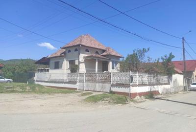 Casă cu 4 camere decomandat în Ighiu - 7