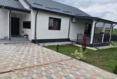 Casă cu 4 camere cu Teren 600 Mp în Central - 2