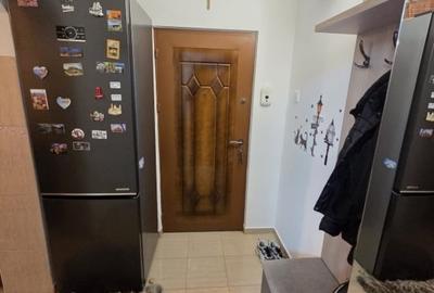 Apartament cu 3 camere semidecomandat în Dacia