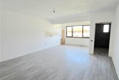 Apartament cu 3 camere decomandat în Primo