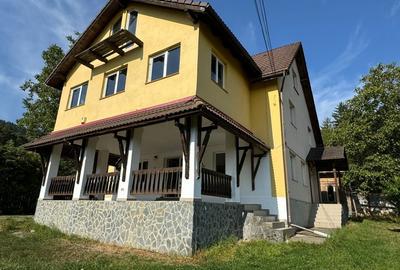 Casă individuală cu 4 camere în Satulung