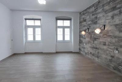 Centrul Istoric - Poarta Schei, garsoniera spa?ioasa. - 15