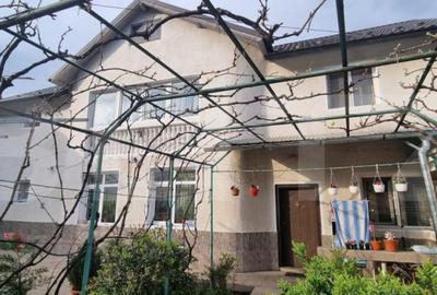 Casă cu 5 camere cu Teren 237 Mp în Central - 10