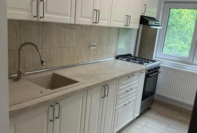 Apartament cu 3 camere semidecomandat în Berceni - 2