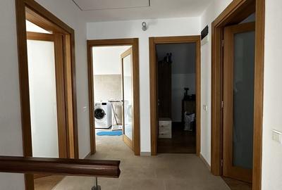 Casă cu 4 camere în Central - 1