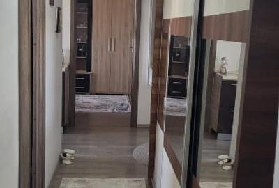 Apartament cu 3 camere decomandat, mobilat în 7 Noiembrie - 2