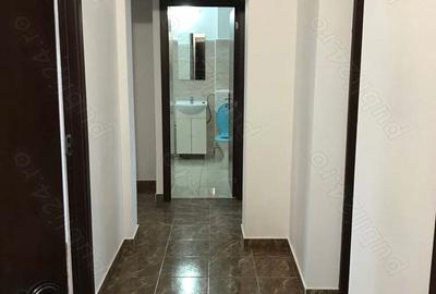 De vanzare apartament 3 camere in centru Onesti judetul Bacau - 1