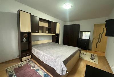 Inchiriere Apartament cu 2 camere Decomandat Podul de Fier - 1