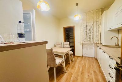 De vanzare apartament 3 camere Central - 1