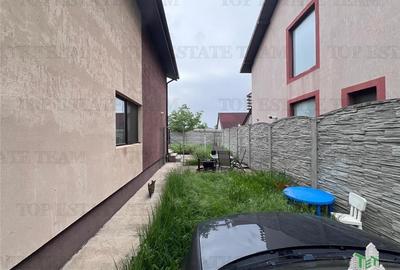 Casa cuplata.curte individuala generoasa, cu 3 camere,2 bai, P+1E+Pod, cu toate - 11