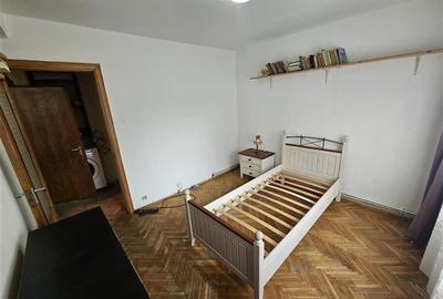 Apartament cu 4 camere semidecomandat, mobilat în Micro II - 26