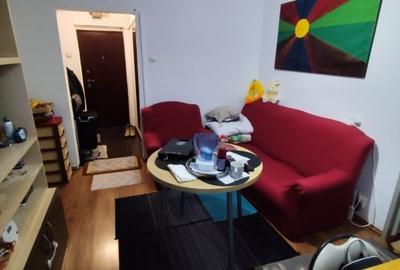 Apartament cu 2 camere semidecomandat, mobilat în Rahova