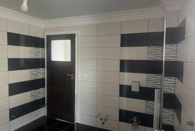 Casă cu 5 camere cu Teren 2000 Mp în Podari - 4