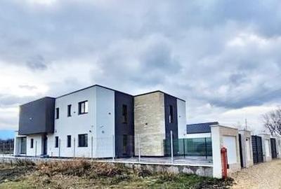 Vila impozanta, aspect deosebit, configuratie tip duplex, view, Brasov - 5