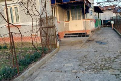 Casă cu 4 camere în Călina - 2