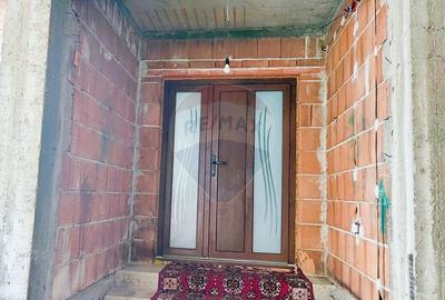 Casă cu 6 camere cu Teren 300 Mp în Central - 2