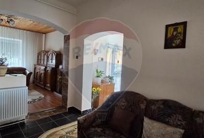 Casă cu 6 camere cu Teren 700 Mp în Central - 16