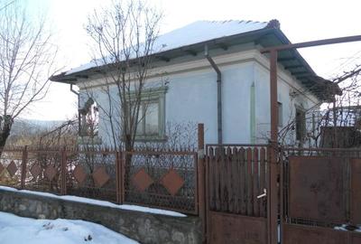 Casă cu 3 camere în Ciofrângeni
