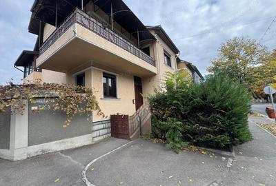 Casa ultracentrala cu curte ?i garaj | Confort premium in inima Oradiei - 3