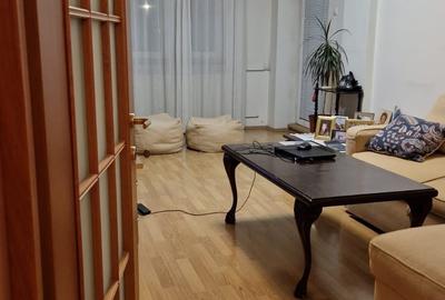 Apartament cu 3 camere decomandat în Aviației