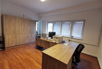Spațiu comercial, de 478 mp, în Capitol - 10