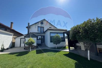 Casă individuală cu 4 camere cu Garaj în Zimandcuz