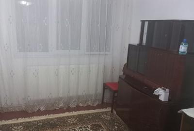 Inchiriez apartament 2 camere - 4