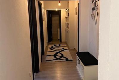 Apartament cu 3 camere decomandat în Astra - 2
