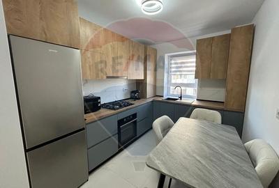 Apartament cu 3 camere decomandat în Tractorul - 12