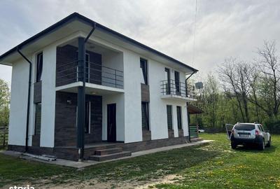 Casă cu 4 camere în Central - 2