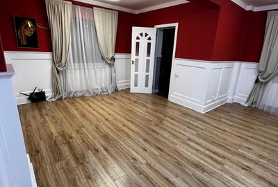 De Vânzare: Apartamentla curte,  3 Camere - 2